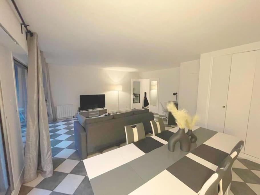Appartamento 9 Min From Chateau De Vincennes - Paris & Disney Saint-Maurice  Esterno foto